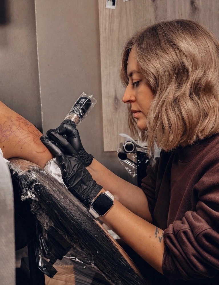 tattoo artist Yana Tibet